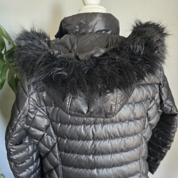 Floor Length Elegant Black Puffer Coat with Fur Trim - Picture 3 of 6